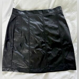 Black Vegan Leather Mini Skirt - Banana Republic Factory Size 8 US - Like New
